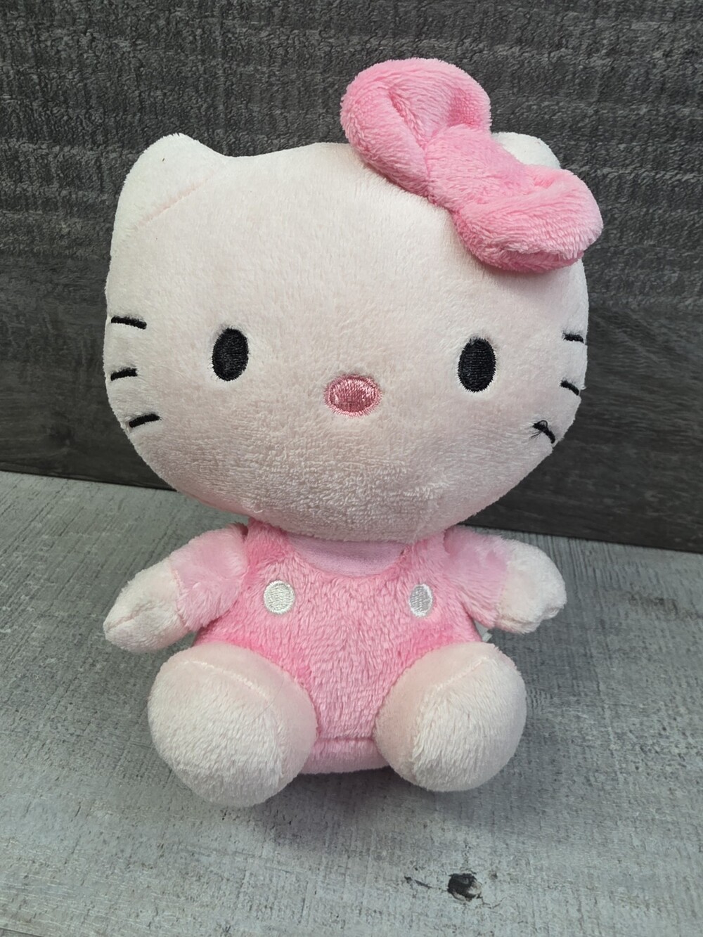 Ty HELLO KITTY Sanrio Plush Pink 2011 Fuzzy Pink Overalls 5.5" b45